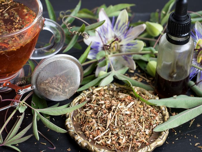 снимка: https://www.organicfacts.net/health-benefits/herbs-and-spices/passionflower-tea.html